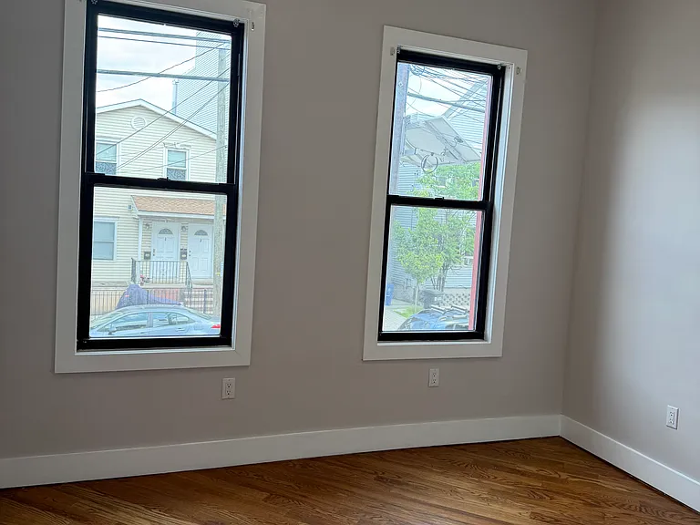 737 Garfield Ave #2A — Photo 3