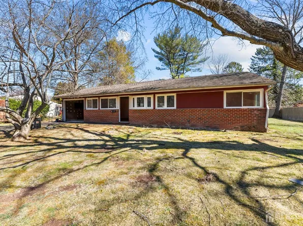 20 Stockton Rd, Kendall Park, NJ 08824