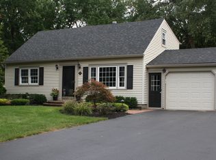 9 Briarwood Ln, Fairport, NY 14450