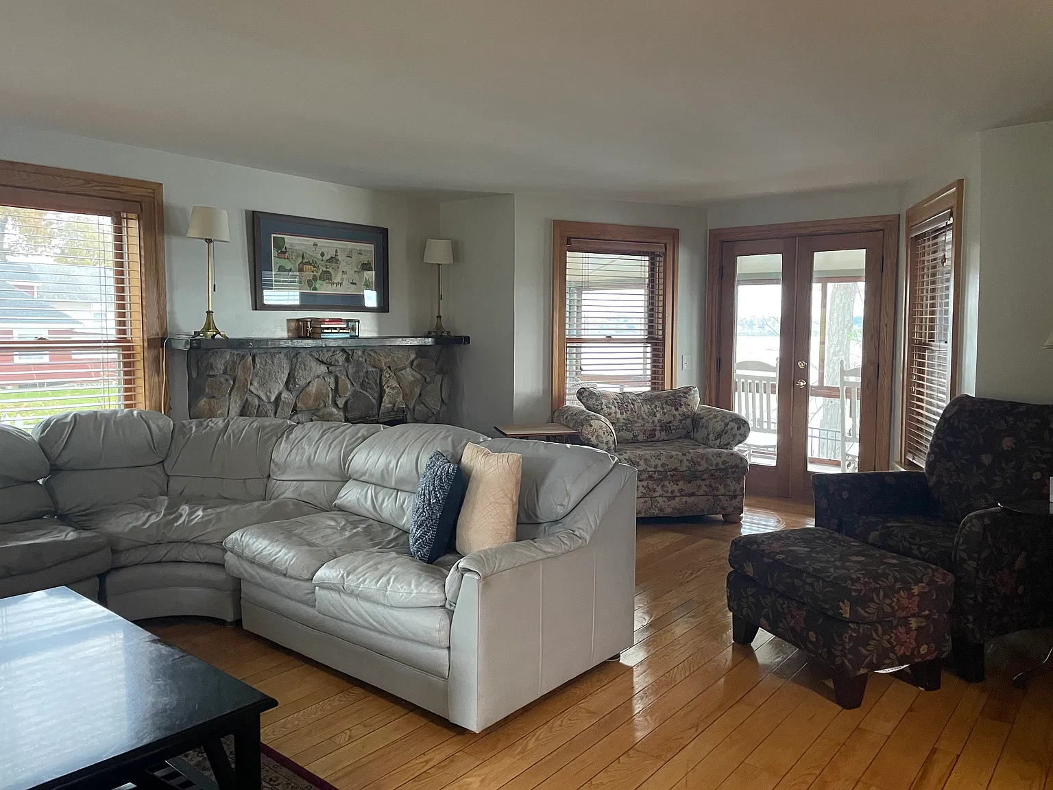 4 bed, 2578 sqft, $3,000 — Photo 2