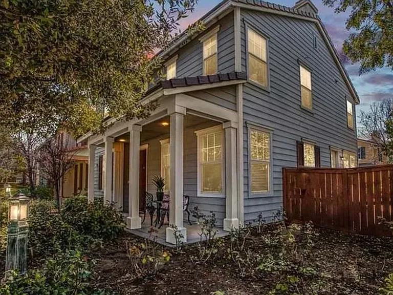 25963 Newport Ave — Photo 1