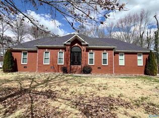 115 Beechnut Dr, New Market, AL 35761