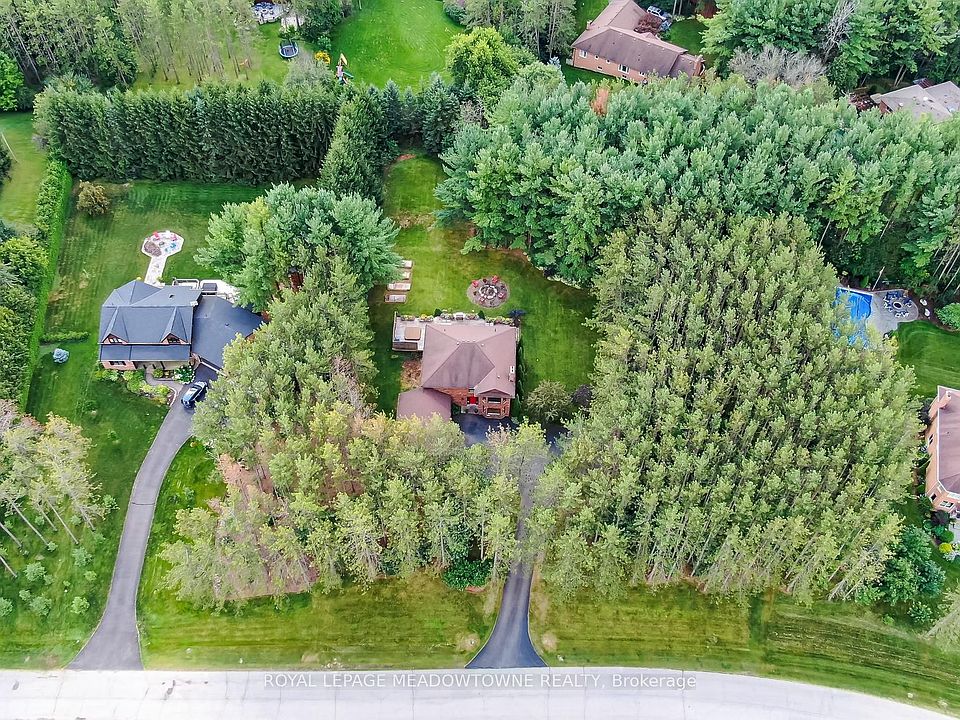 1st image of 4 Pine Ridge Rd
