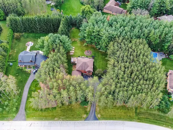4 Pine Ridge Rd, Erin, ON N0B 1T0