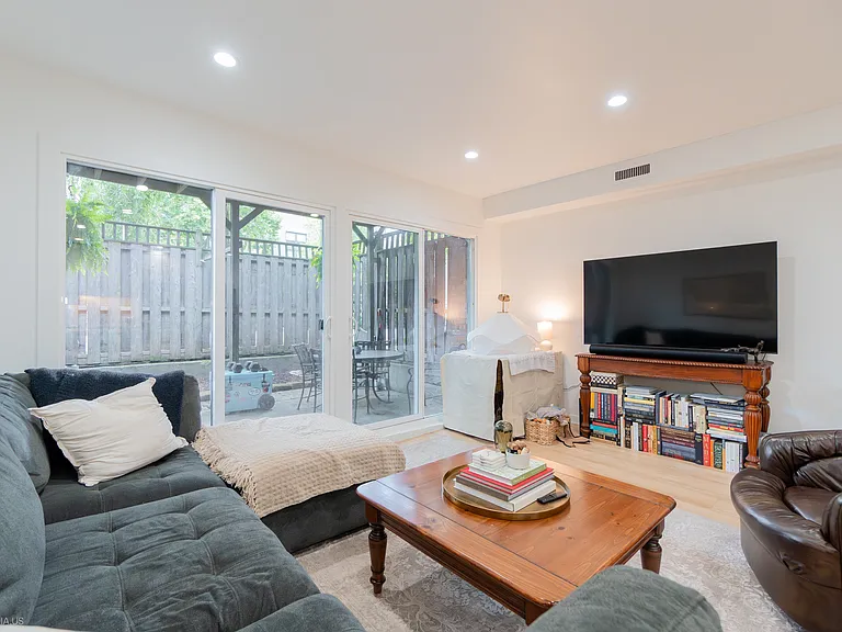 924 W Wrightwood Ave #A1 — Photo 3