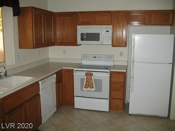 4th image of 10827 Mission Lakes Ave