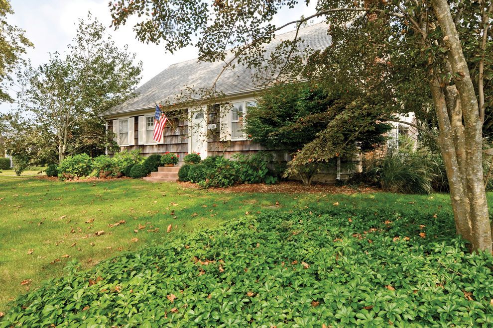 32 Mill Hill Ln in East Hampton Out East