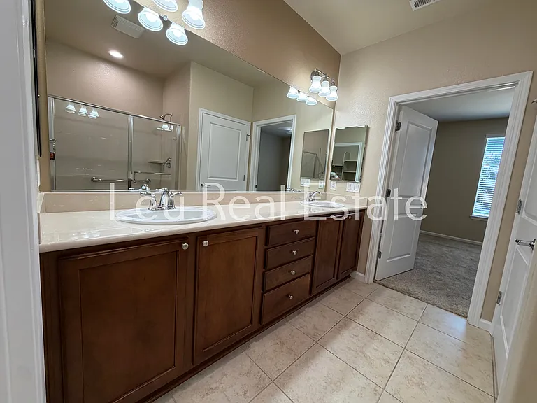 7425 Foxburgh Ct — Photo 11