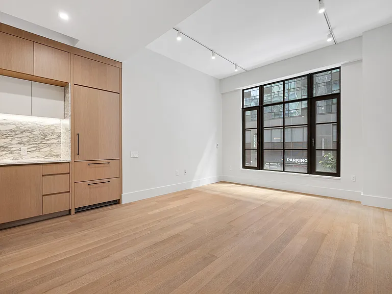 517 W 29th St #2C — Photo 3