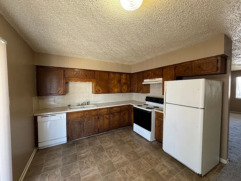 2202 Hunt Dr — Photo 21