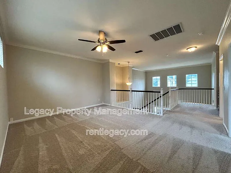 523 Cascade Dr — Photo 17