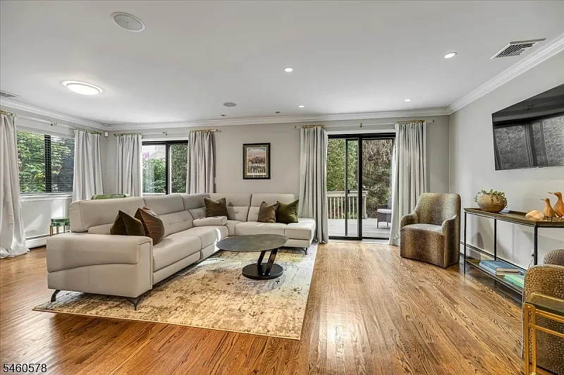3 bed, 2.5 bath, 2500 sqft, $6,000 — Photo 4