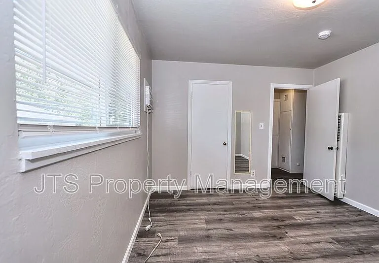 4439 V St #5 — Photo 42