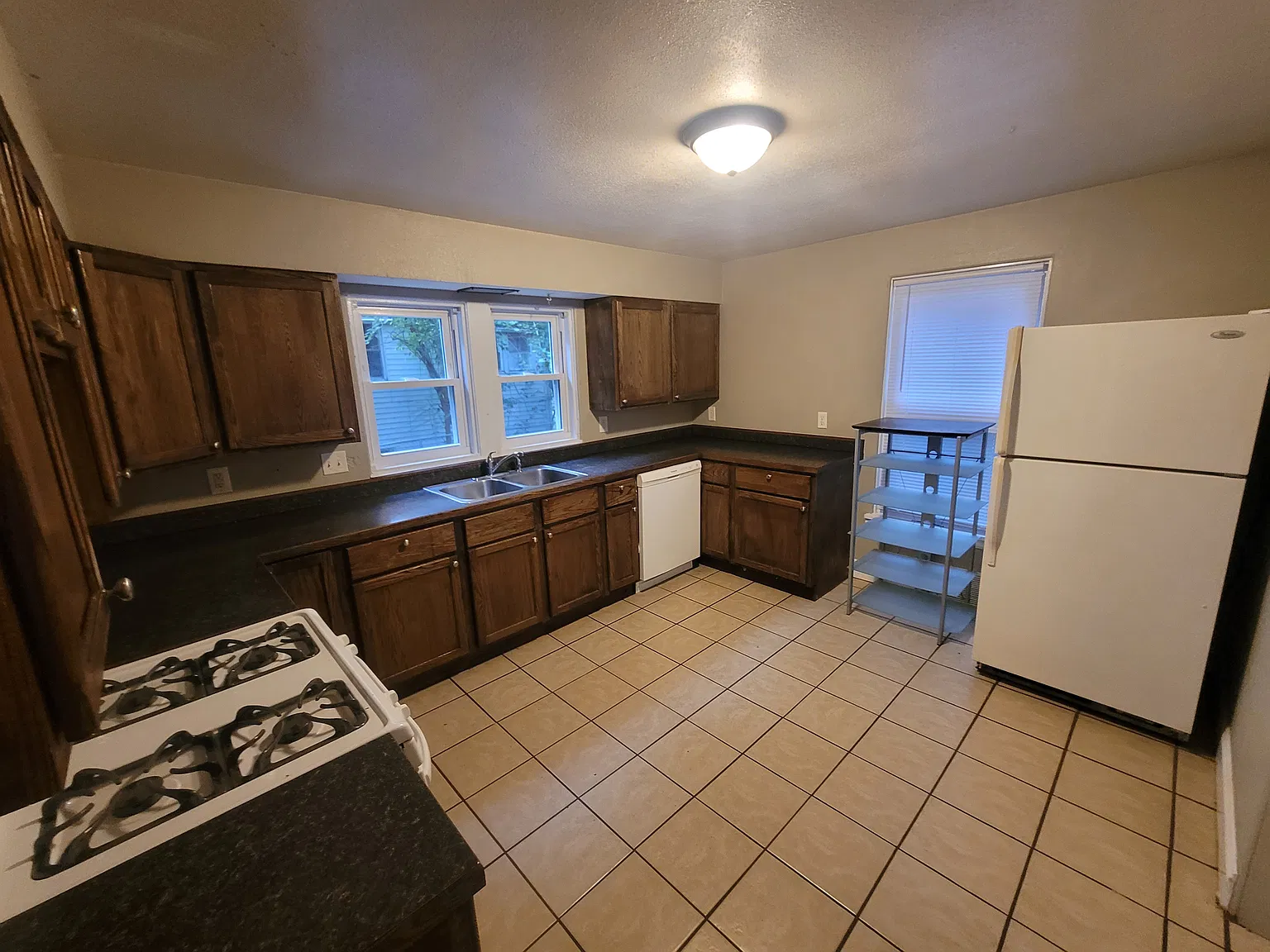 4 bed, $1,800 — Photo 4