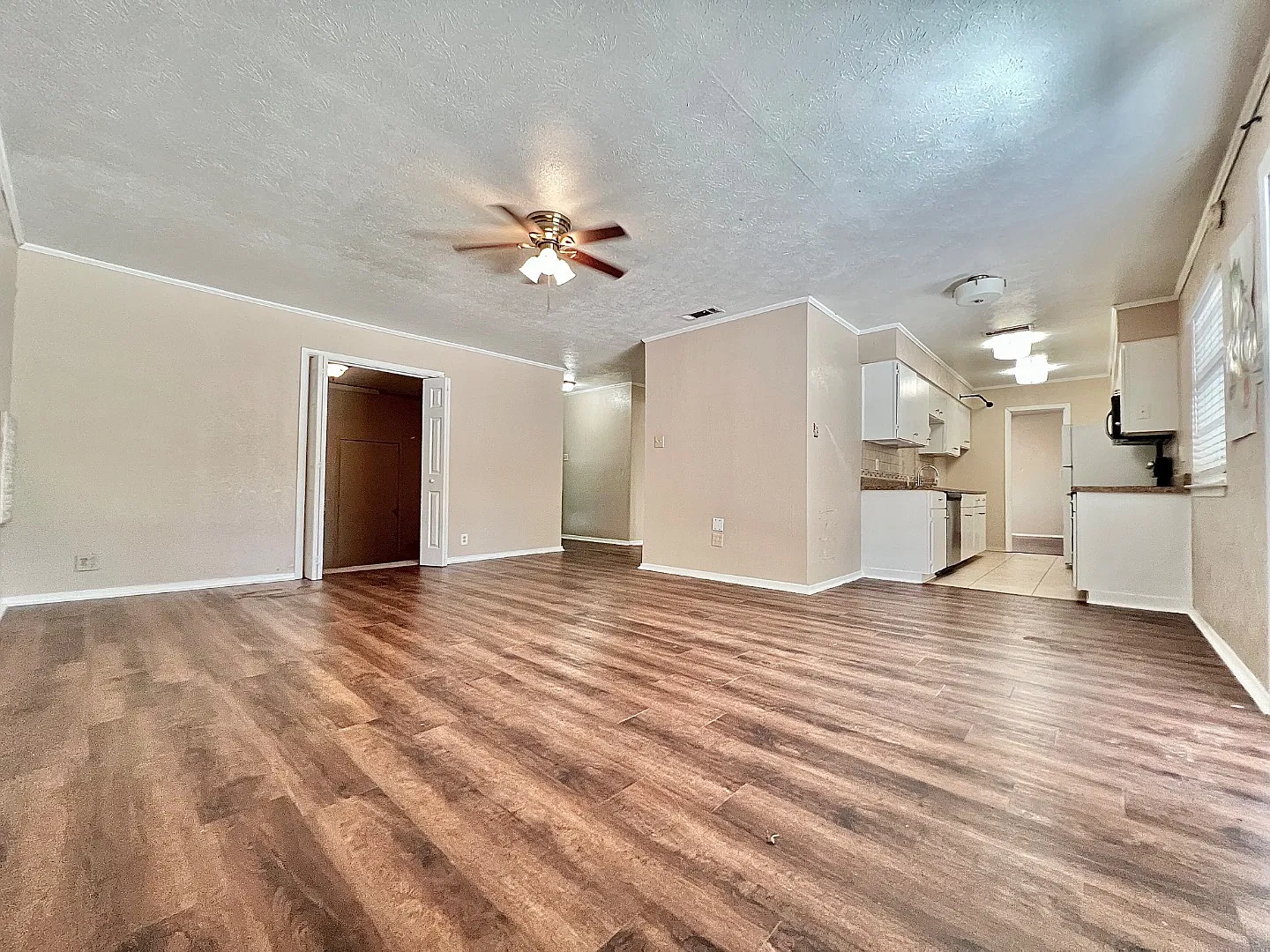 Charming 4-Bed Gem Near Downtown RockwallFenced Yard, Patio, and Attached Garage — Photo 4