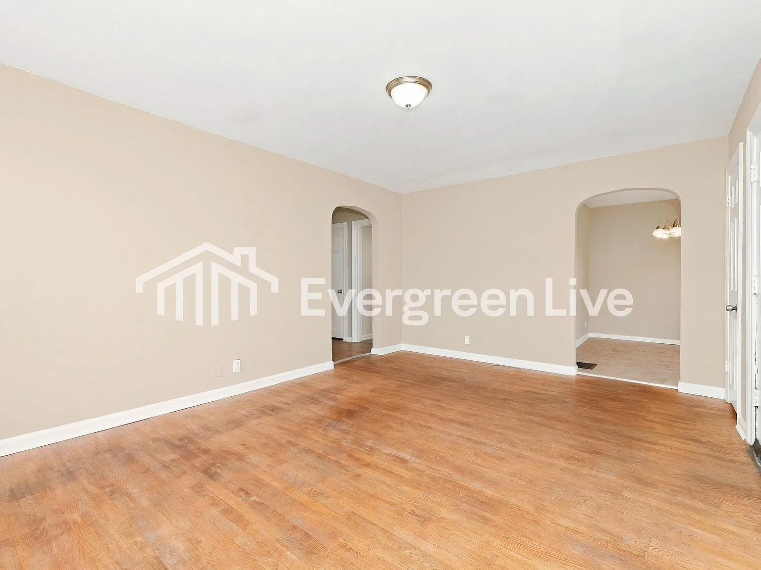 3 bed, 1.0 bath, 1322 sqft, $1,145 — Photo 4