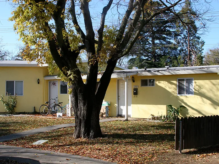 1201 Duke Dr #3 — Photo 1