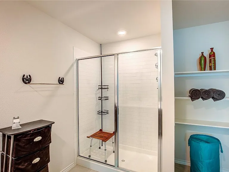 1004 Basswood Ln — Photo 26