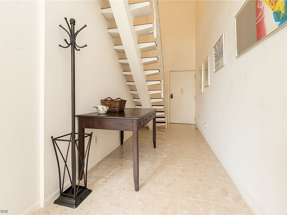 2202 Acacia Park Dr APT 2406, Lyndhurst, OH 44124 Zillow