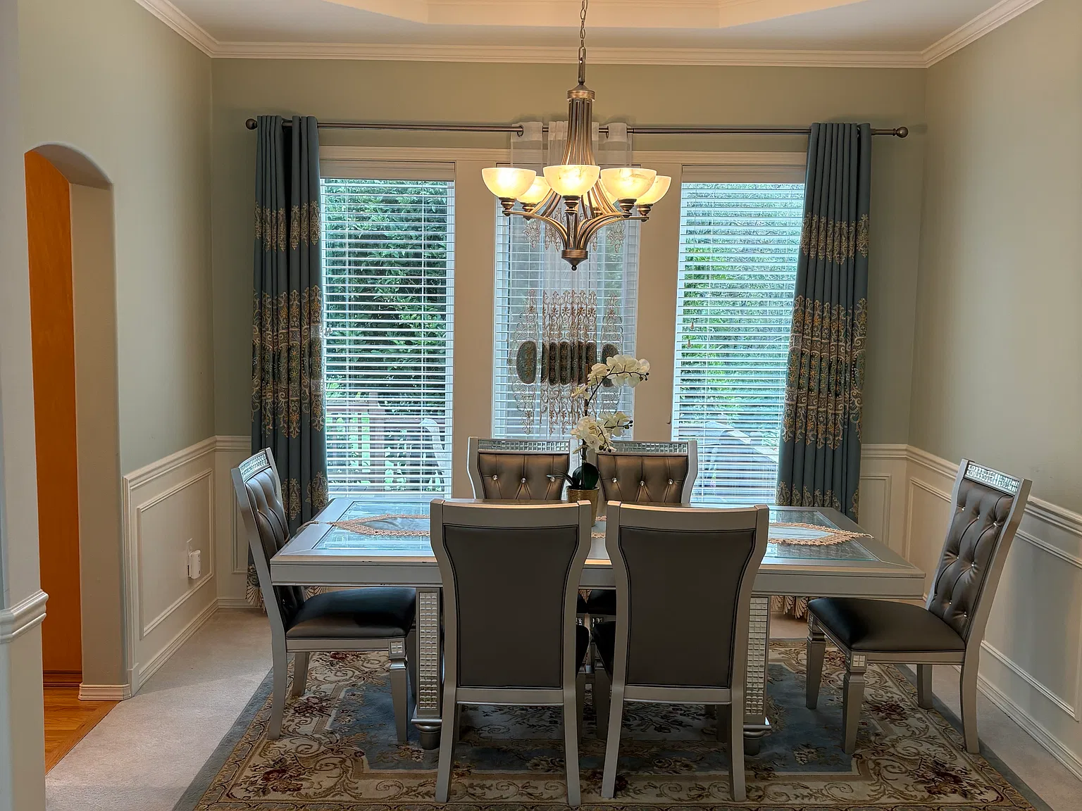 5 bed, 2590 sqft, $4,500 — Photo 4