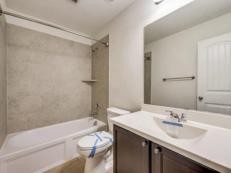 815 Evergreen St — Photo 9