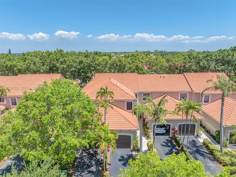 800 Sorrento Dr #2 — Photo 44
