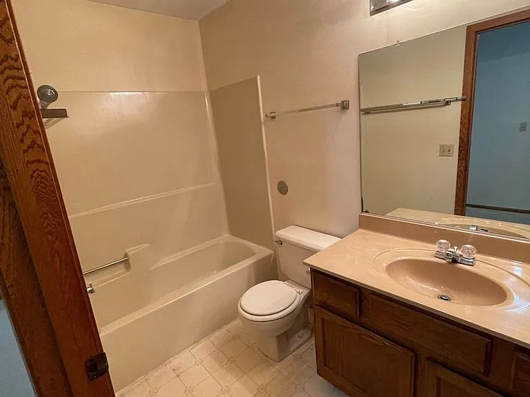 874 Kari Dr — Photo 4