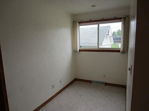 4th image of 202 N Water St