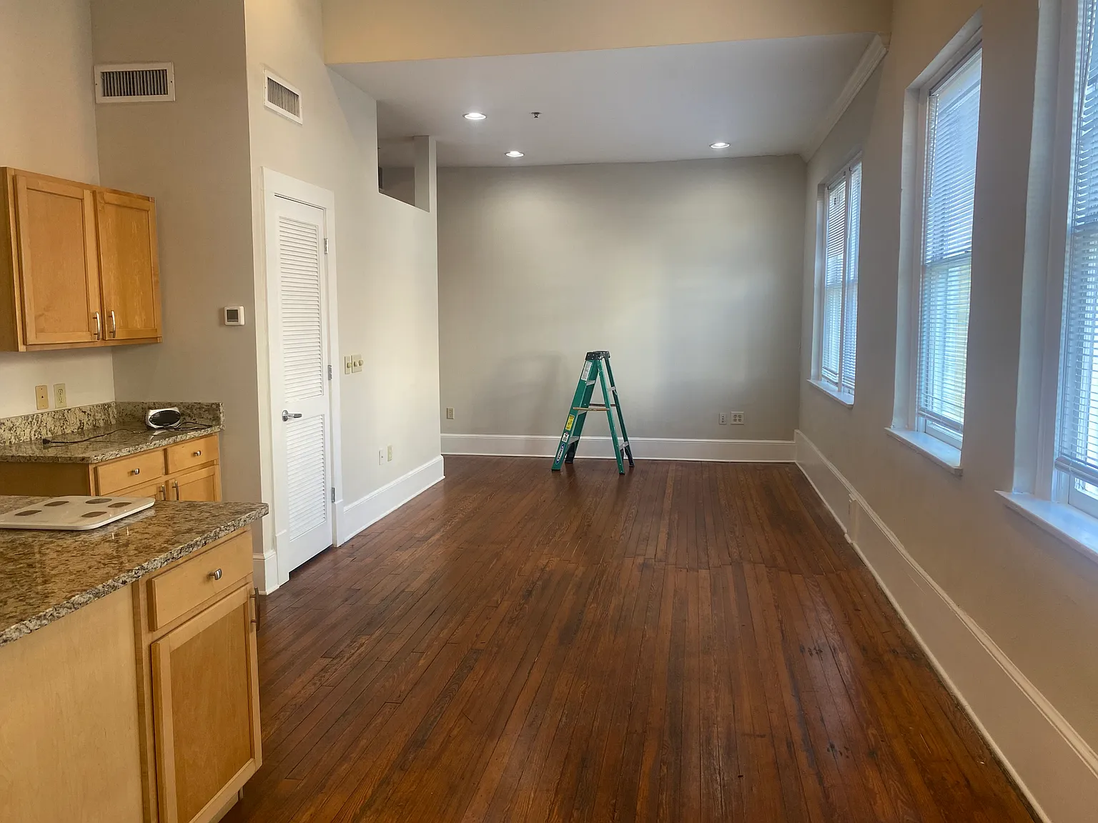 1 bed, 746 sqft, $1,350 — Photo 4