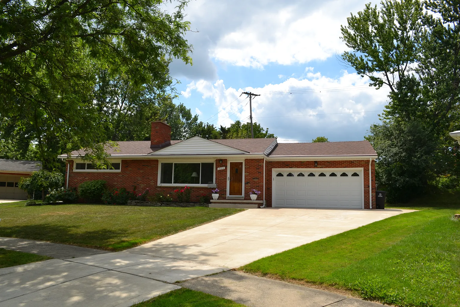 1824 Waverly Rd photo 1