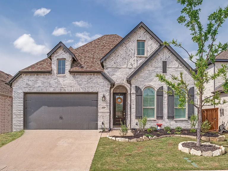 1308 Bluebonnet Ln — Photo 1