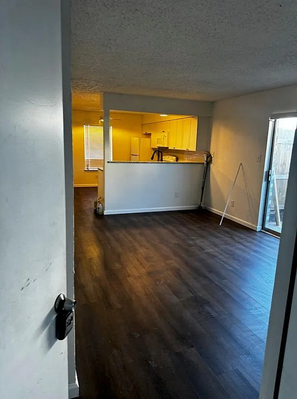 2 bed, 924 sqft, $1,500 — Photo 4