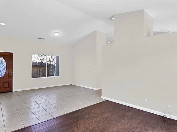 4th image of 998 W 2nd Ave