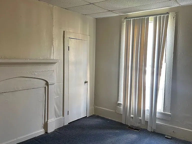 407 E Saint John St — Photo 6
