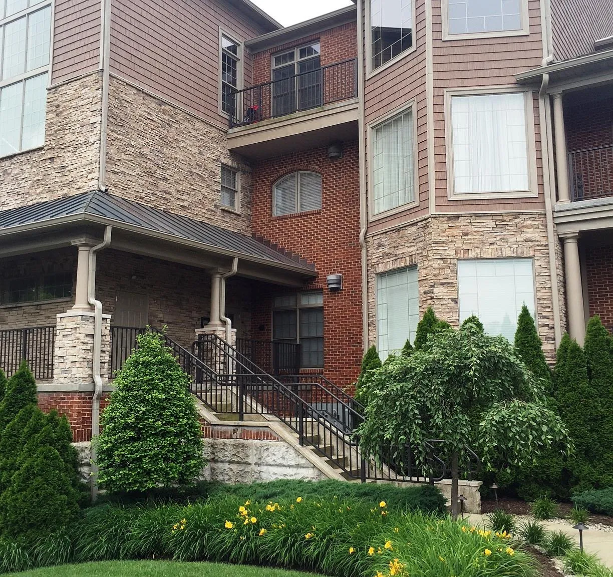 3 bed, 2230 sqft, $2,600 — Photo 1