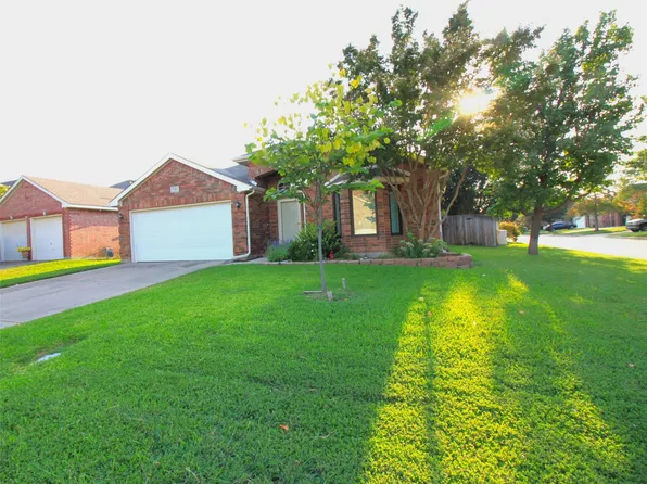 6104 Bowin Dr, Fort Worth, TX 76132