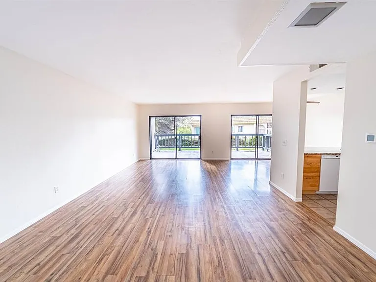 2374 Caringa Way — Photo 21