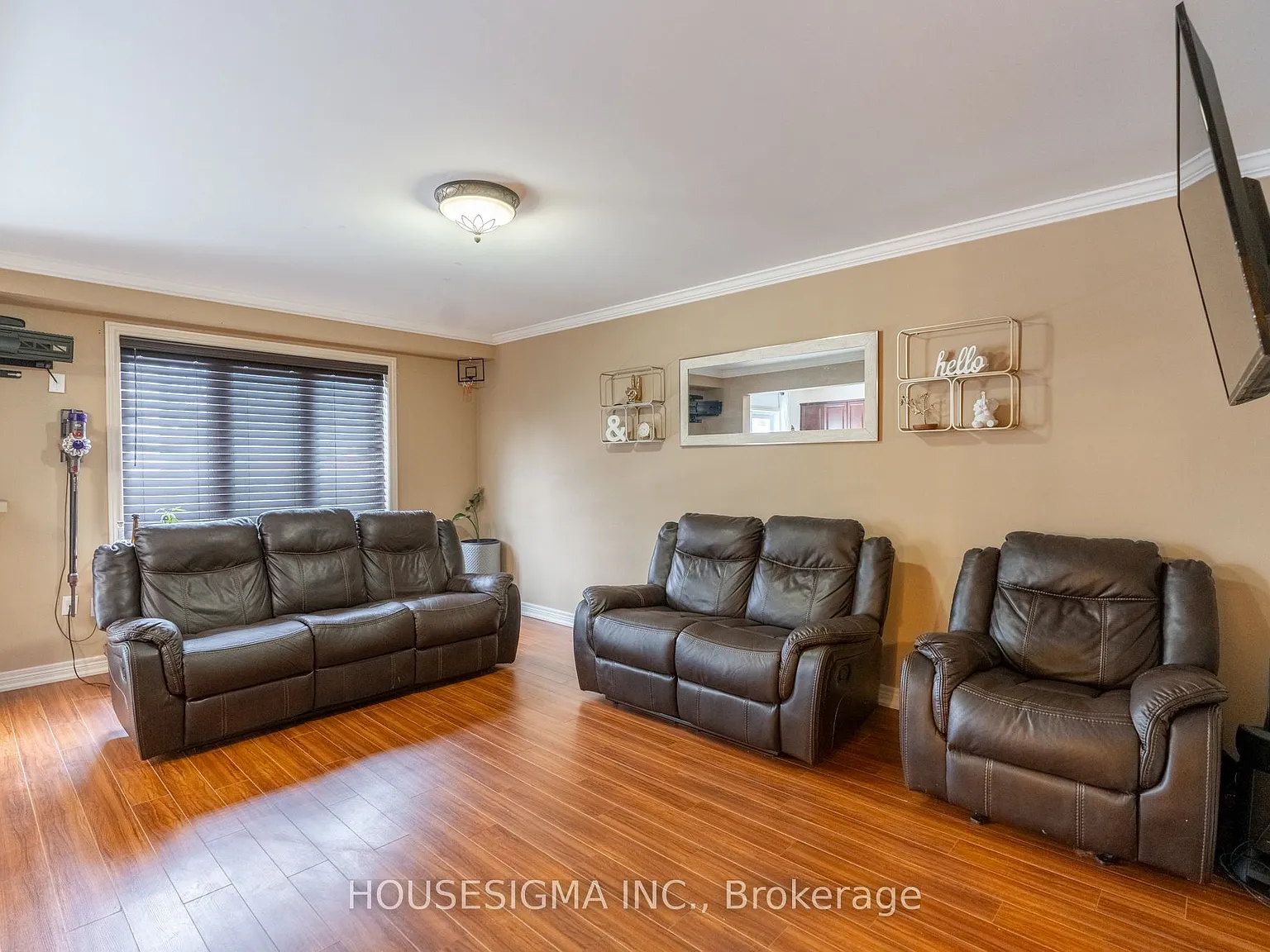 3 bed, $2,400 — Photo 4