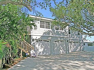 Front View w/4-Car Garage