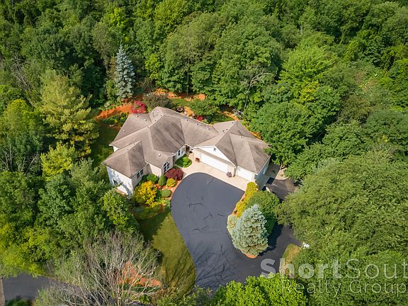 5th image of 2771 New Holland St
