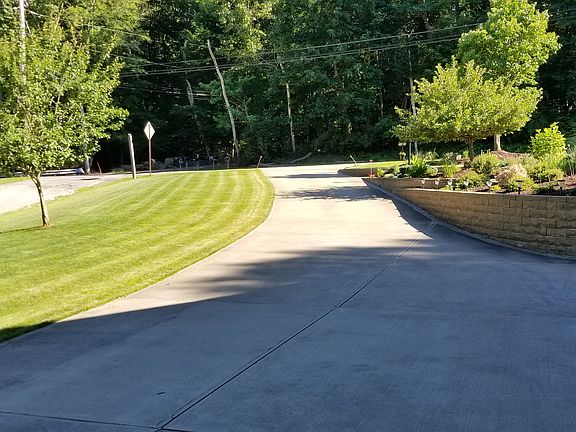 Concrete driveway to 4 car  