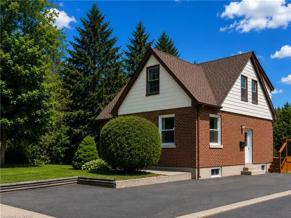 15 Barrett Ave, Cambridge, ON N1R 3A1