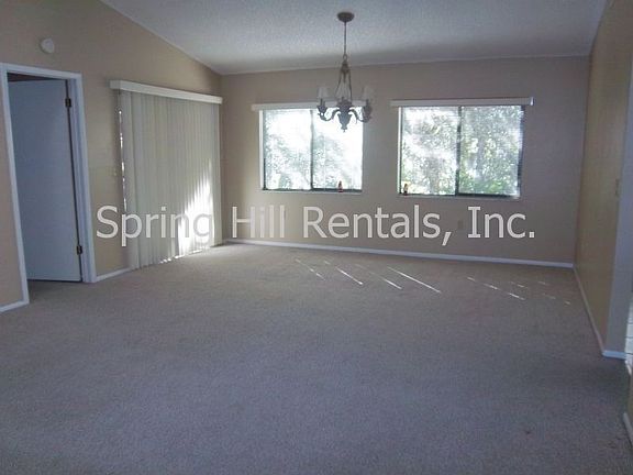 Living room/dining area