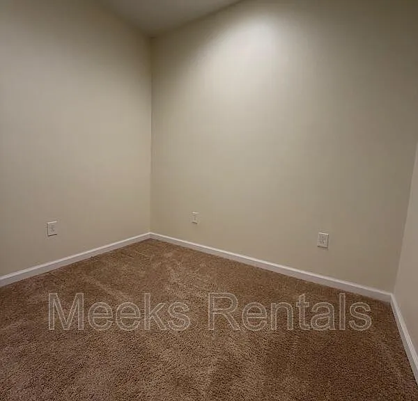 1033 Smith St #6 — Photo 4