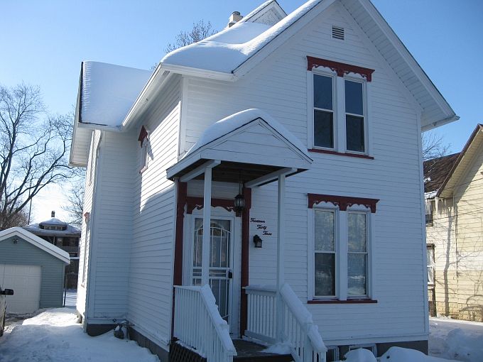 1st image of 1433 Charles St
