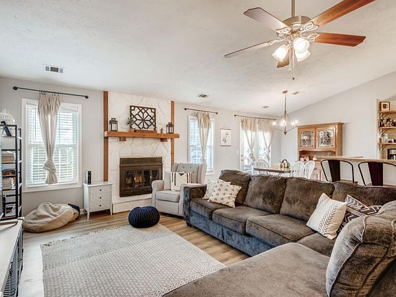 4th image of 220 Colemans Bluff Dr