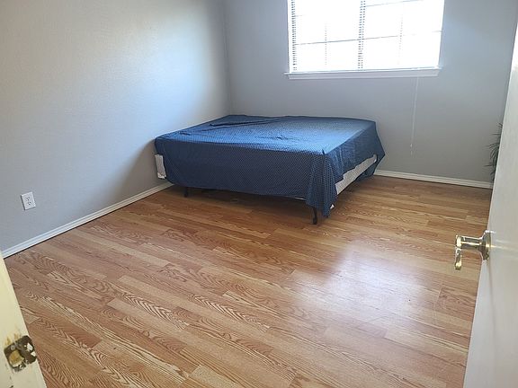 3rd image of 431 Emerald Fields Ln
