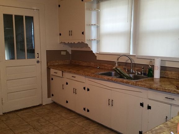 5th image of 208 Trotter St