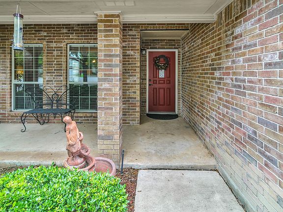 2nd image of 819 Creek Gate