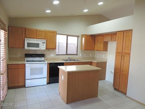 5th image of 10766 W Via Del Sol